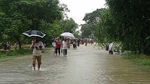 চট্টগ্রাম-কক্সবাজার মহাসড়কে পানি, যান চলাচল বন্ধ