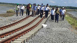 ক্ষতিগ্রস্ত রেলপথে আরও কালভার্ট করার ভাবনা সচিবের