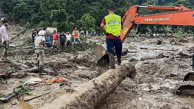 ভারি বৃষ্টিতে হিমাচল প্রদেশে ৭৪ মৃত্যু, ব্যাপক ক্ষয়ক্ষতি