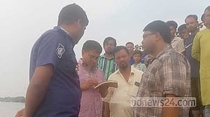 বরিশালে অবৈধ বালু উত্তোলন, ড্রেজার মালিককে জরিমানা