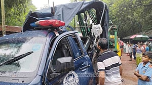 সীতাকুণ্ডে ট্রেনের পথে টহল পিকআপ, তিন পুলিশের মৃত্যু