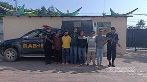 টেকনাফের পাহাড়ে ‘অস্ত্র তৈরির কারখানা’, গ্রেপ্তার ৬