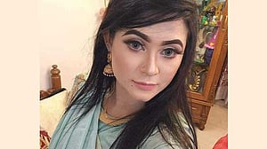 ‘কিশোরীকে বিবস্ত্র করে ছবি’, যুব মহিলা লীগ নেতা গ্রেপ্তার