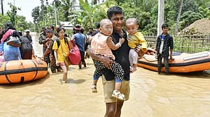 আসামে বন্যায় ক্ষতিগ্রস্ত প্রায় ২ লাখ মানুষ, মৃত্যু বেড়ে ১৫