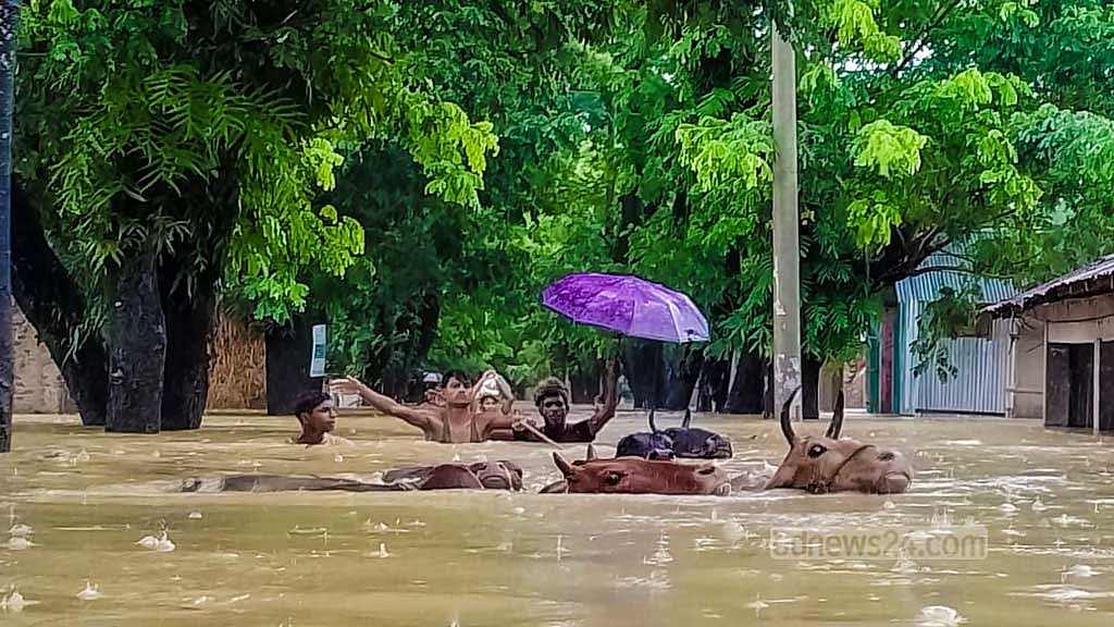কক্সবাজারে বন্যার অবনতি, পানিবন্দি সাড়ে ৪ লাখ মানুষ