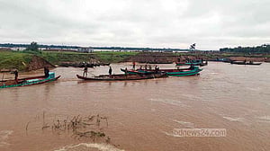 কাটা হচ্ছে যাদুকাটার পাড়, গ্রামগুলো হুমকিতে