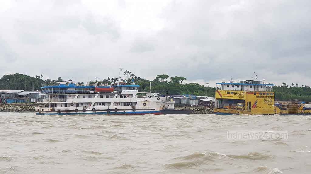 ভোলা থেকে চরফ্যাশন-মনপুরা-লক্ষ্মীপুরে লঞ্চ বন্ধ, ঢাকায় চলছে