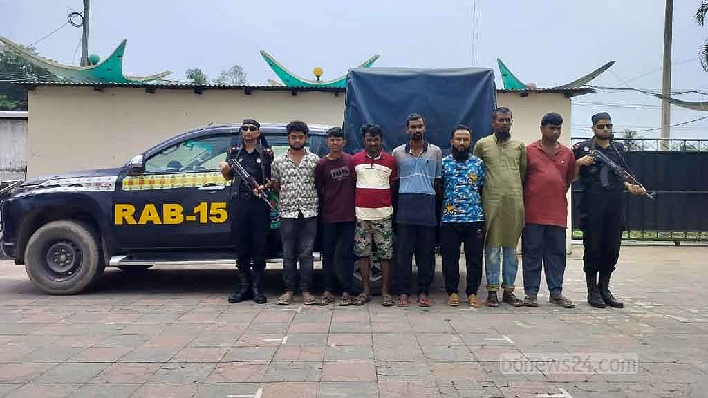 কক্সবাজারে ‘সন্ত্রাসী বাহিনী’র প্রধানসহ গ্রেপ্তার ৭, অস্ত্র-ইয়াবা উদ্ধার