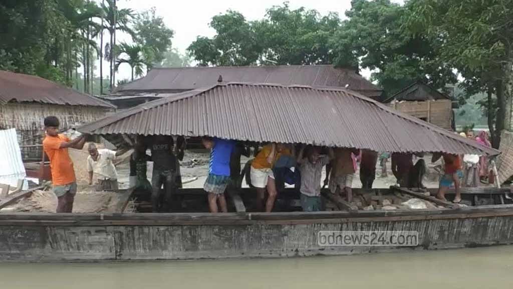 কুড়িগ্রামে ভাঙছে তিস্তার পাড়, ভেঙেছে বন্যা নিয়ন্ত্রণ বাঁধও