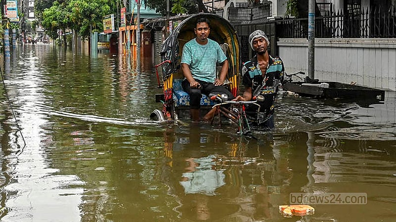 রাতভর বৃষ্টি ও জোয়ারের কারণে চট্টগ্রামের বিভিন্ন এলাকার নিম্নাঞ্চলে জলাদ্ধতার সৃষ্টি হয়েছে। চট্টগ্রাম হালিশহরে কোমর পানি দেখা গেছে।