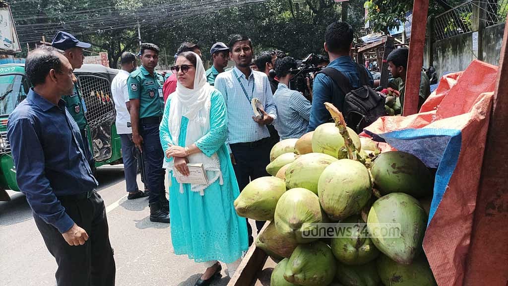 অভিযানের মুখে ডাব ফেলে পালালেন বিক্রেতারা