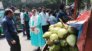 অভিযানের মুখে ডাব ফেলে পালালেন বিক্রেতারা