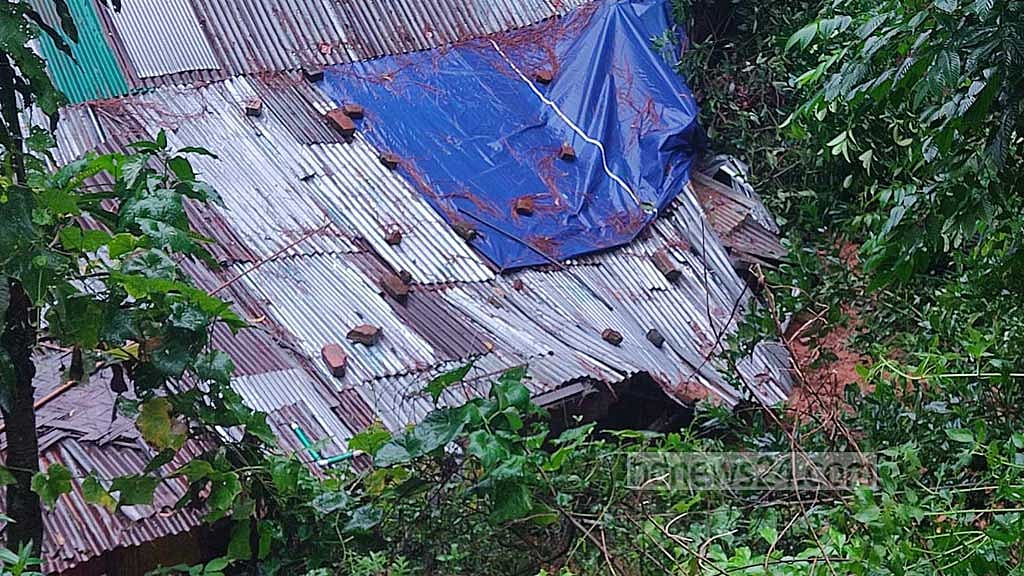 বৃষ্টির দাপটে চবিতে ৩ দিনের ছুটি