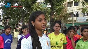 ভালো ফুটবলার হতে চায় শর্মি