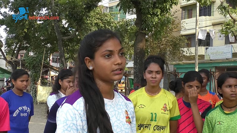 ভালো ফুটবলার হতে চায় শর্মি