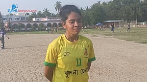 ফুটবল খেলতে এসে পরিবারকে পাশে পায়নি সাদিয়া