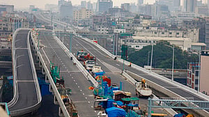 খোলার অপেক্ষায় এলিভেটেড এক্সপ্রেসওয়ে