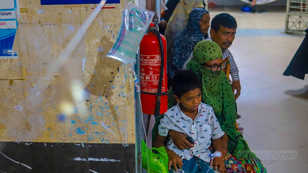 একদিনে রেকর্ড ২৯৫৯ ডেঙ্গু রোগী হাসপাতালে
