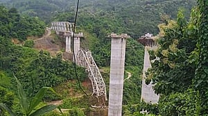 ভারতের মিজোরামে নির্মাণাধীন রেলসেতু ধসে নিহত ২২