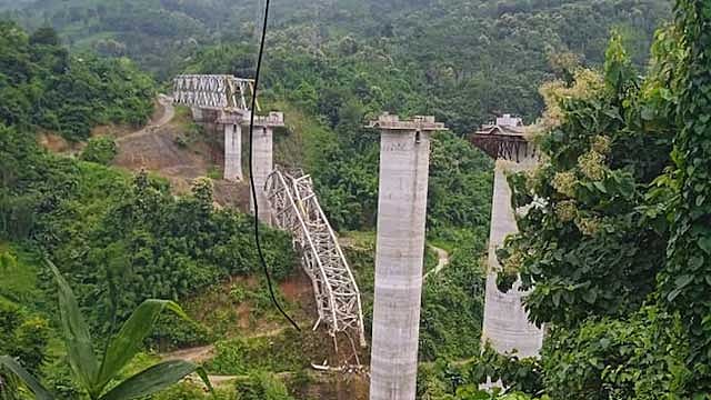 ভারতের মিজোরামে নির্মাণাধীন রেলসেতু ধসে নিহত ২২