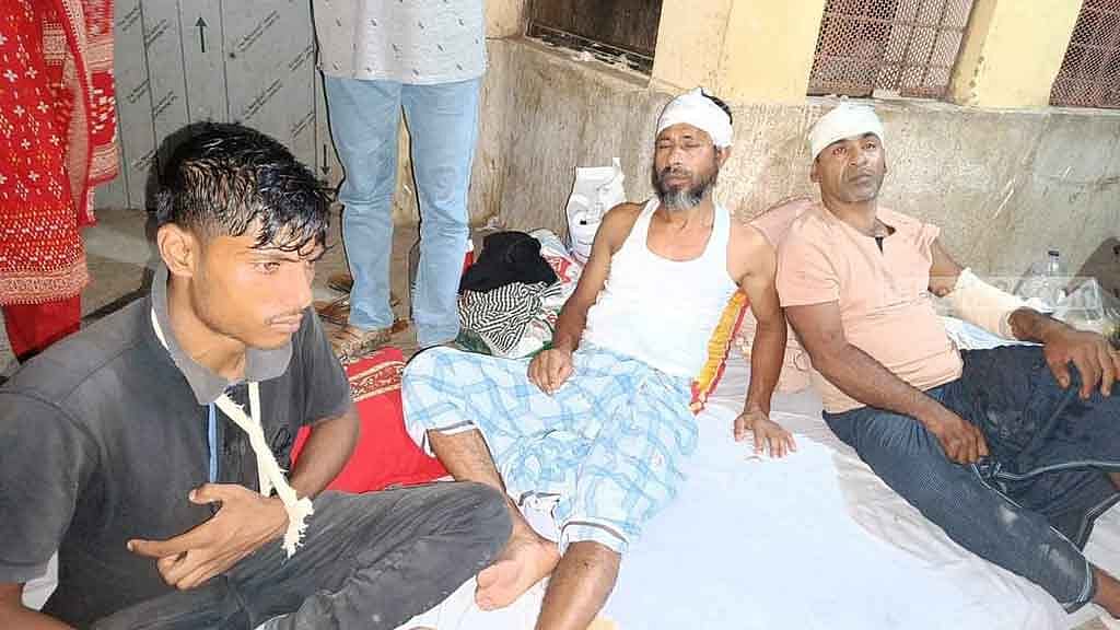 জামালপুরে দুই পক্ষের মধ্যে হামলা-পাল্টা হামলা, গাড়ি ভাঙচুর
