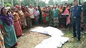 নওগাঁয় মাঠ থেকে তরুণ ও কিশোরীর মরদেহ উদ্ধার