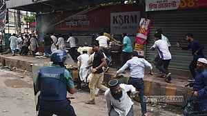চট্টগ্রামে পুলিশের ধাওয়া, সাঈদী সমর্থক জামায়াত কর্মীদের ইট-পাটকেল নিক্ষেপ