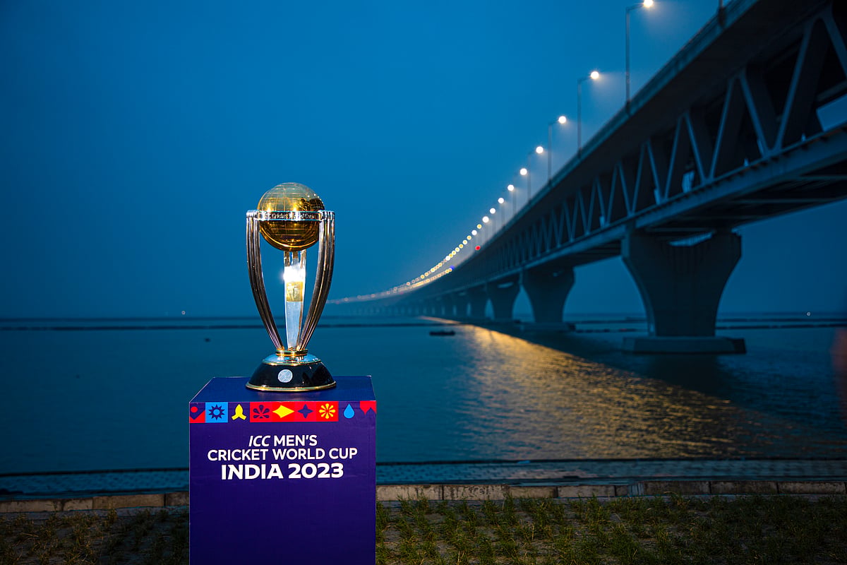 বিশ্বকাপ ট্রফির পদ্মা সেতু দর্শন