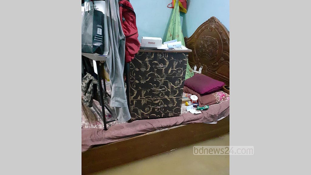 জলমগ্ন সিলেট নগরীতে দুর্ভোগ