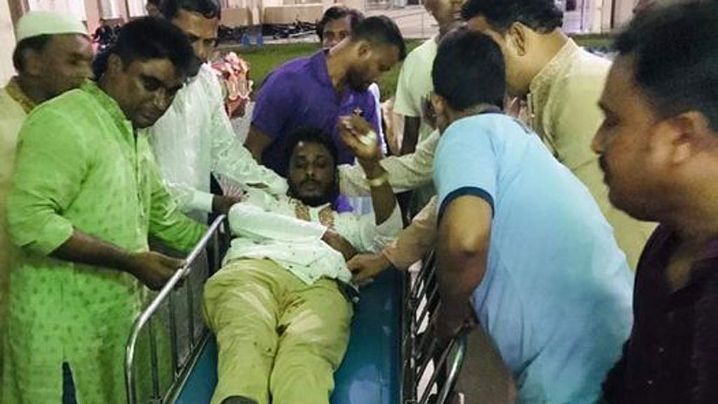 মানিকগঞ্জে যুবদল নেতাসহ চারজনকে কুপিয়ে আহত