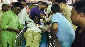 মানিকগঞ্জে যুবদল নেতাসহ চারজনকে কুপিয়ে আহত