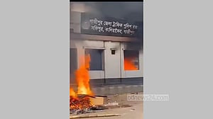 এবার কালিয়াকৈরে পুলিশ বক্সে আগুন