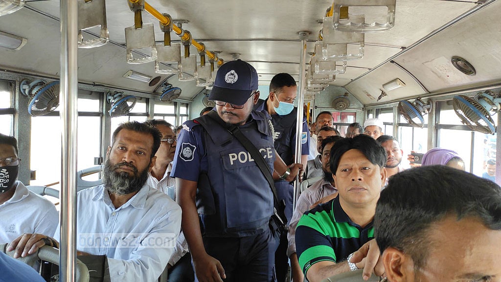 নারায়ণগঞ্জে ৭ তল্লাশিচৌকিতে জেরার মুখে যাত্রীরা