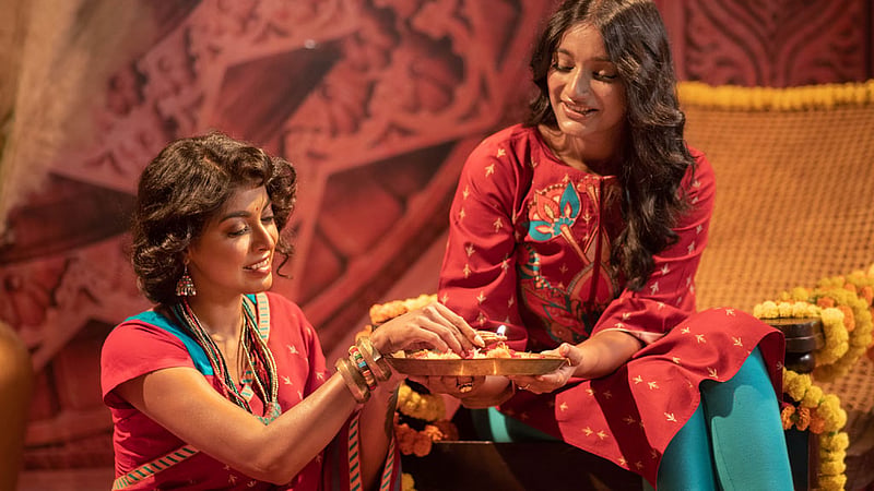শারদীয় কেন্দ্রিক নানান মোটিফের অনুপ্রেরণা ও বিচিত্র রংয়ের বিন্যাসে চলমান ট্রেন্ড অনুযায়ী নকশা করেছে কে ক্র্যাফট।