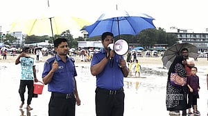 ‘দুর্বল হচ্ছে’ হামুন, তবে জনবহুল অঞ্চলে আঘাত নিয়ে শঙ্কা