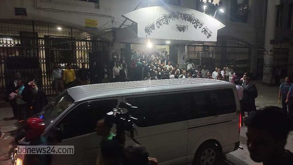 প্রধান বিচারপতির বাসভবনে হামলার মামলায় গ্রেপ্তার ফখরুল আদালতে