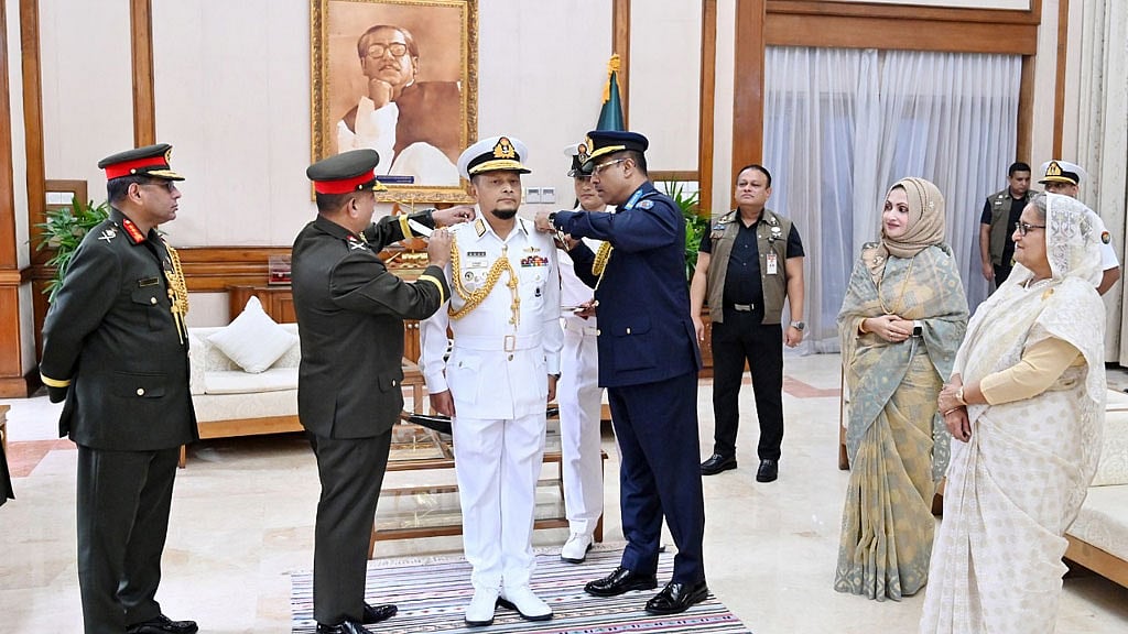 অ্যাডমিরাল পদে পদোন্নতি পেলেন নৌবাহিনী প্রধান