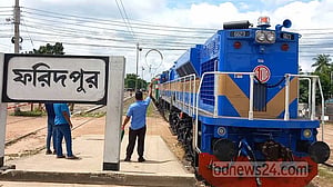 পদ্মা সেতু হয়ে ভাঙ্গা থেকে ঢাকার পথে ট্রায়াল ট্রেন