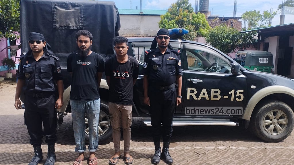 ৫ বাংলাদেশিকে মিয়ানমারে জিম্মি, উখিয়ায় গ্রেপ্তার ৩ রোহিঙ্গা ‘পাচারকারী’