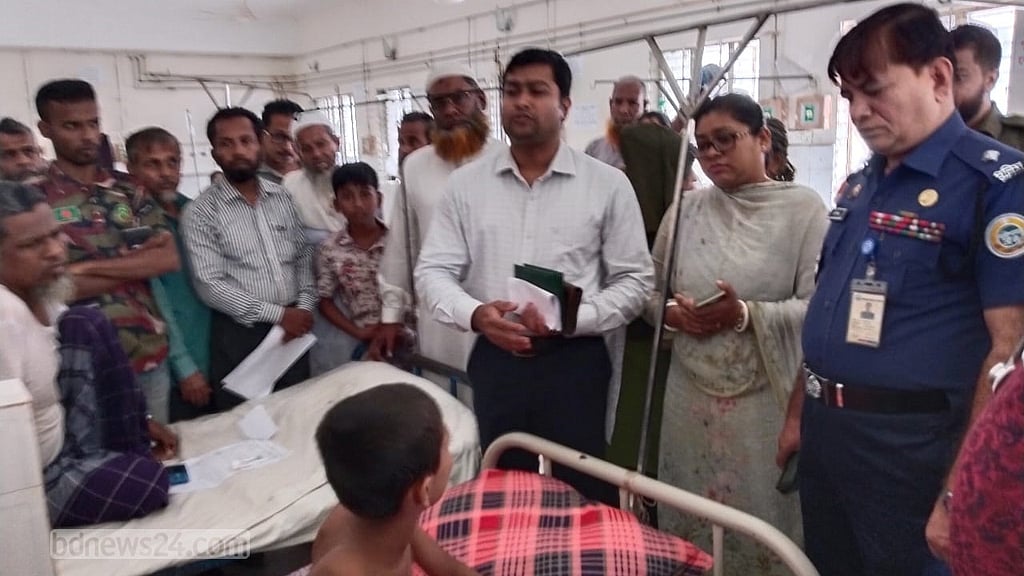 পিরোজপুরে ‘চুরির অপবাদে’ মাদ্রাসা ছাত্রকে হাতা-পা বেঁধে নির্যাতন