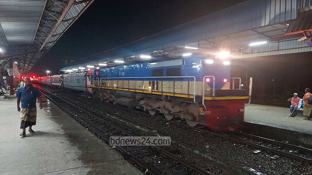 ৭ ঘণ্টা পর ভৈরবে ট্রেন চলাচল শুরু