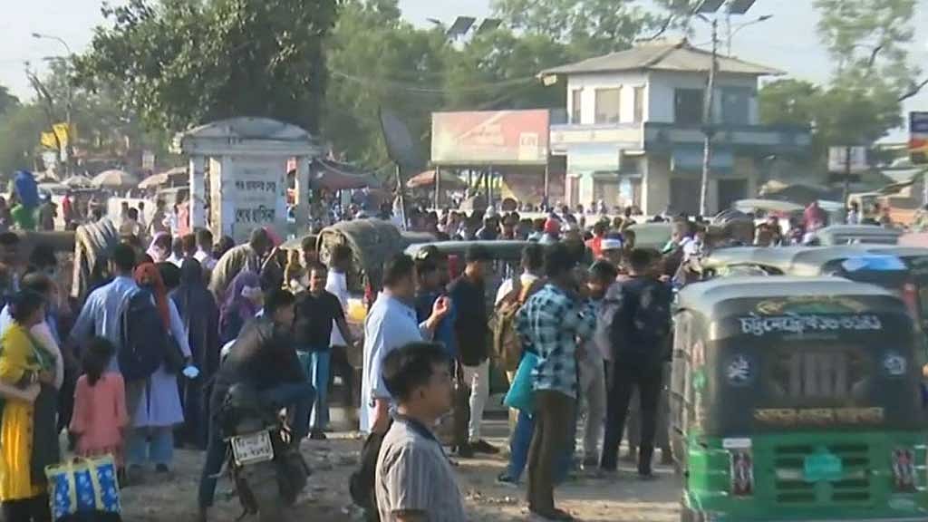 পরিবহন ধর্মঘট: দক্ষিণ চট্টগ্রামের ২০ সড়কে বাস বন্ধ