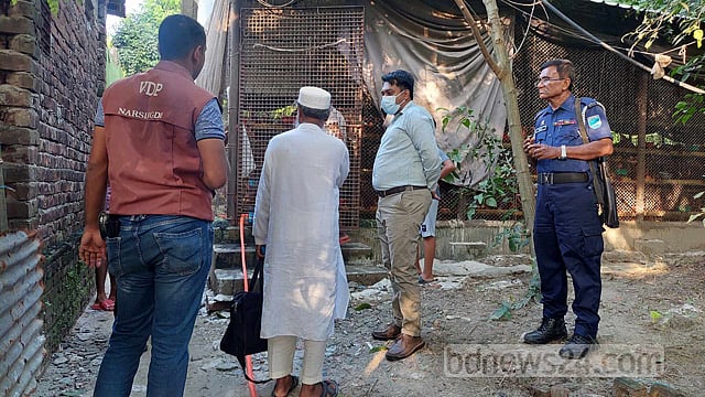 নরসিংদীতে আবাসিক এলাকা থেকে পোল্ট্রি খামার সরানোর নির্দেশ