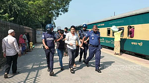 নরসিংদী রেলস্টেশনে পুলিশের তল্লাশিতে সংঘর্ষ-গুলি, আটক ৬০