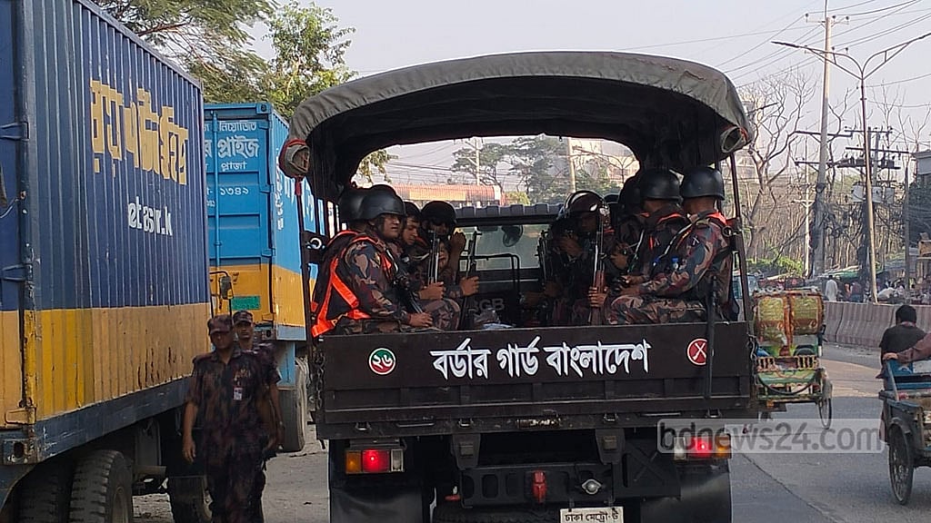 প্রথমবার ঢাকার রাস্তায় বিজিবির বিশেষ টিম 'র‍্যাট'