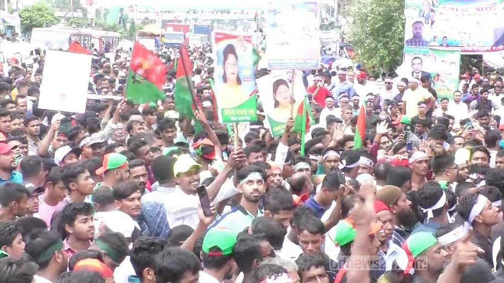 ফেনীতে বিএনপির সভাস্থলে মোবাইল চুরির হিড়িক!