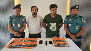 পোস্টার সাঁটানোর সময় ধরা হিযবুত তাহরীর সদস্যের তথ্যে গ্রেপ্তার স্কুল শিক্ষক