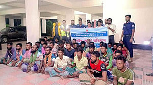 নিষেধাজ্ঞা অমান্য করে ইলিশ ধরায় চাঁদপুরে ১৪৩ জেলে আটক