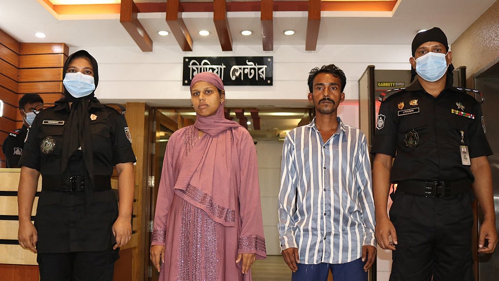 বাসায় ঢুকেছিলেন কবিরাজ হয়ে, টাকা না পেয়ে গলা কাটেন তিনজনের