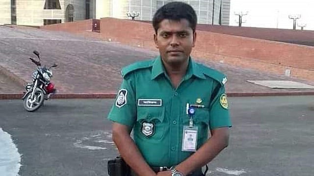 কনস্টেবল পারভেজের পরিবারে শোক, মূর্ছা যাচ্ছেন বাবা-মা